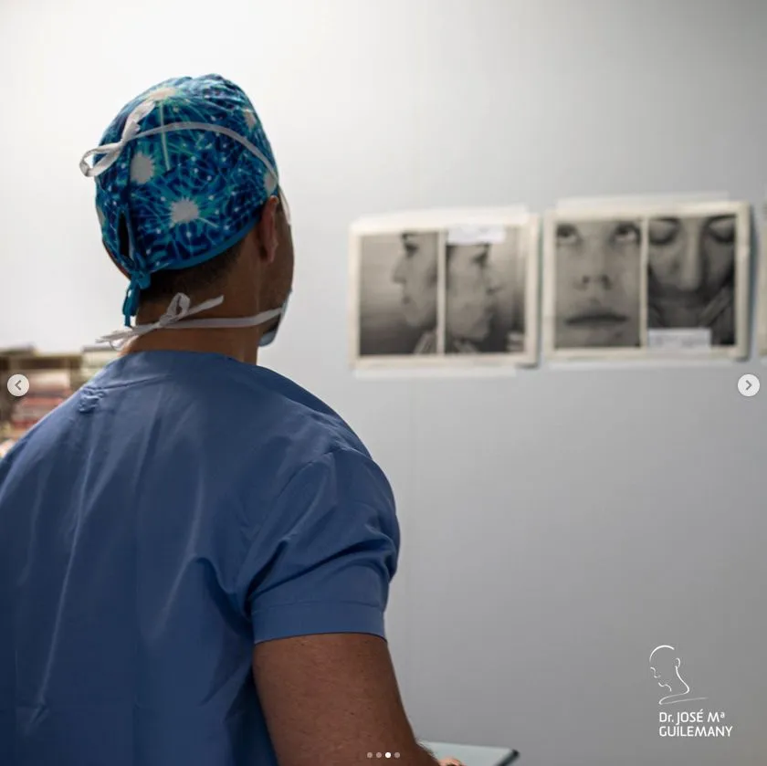 Dr. Guilemany analizando fotografías